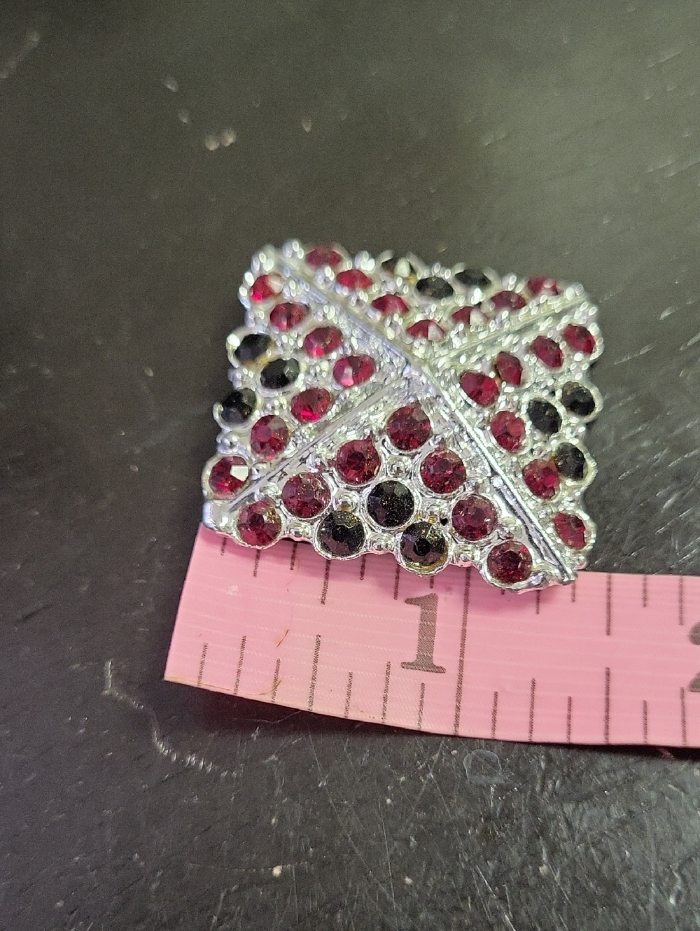Red And Black Square Brooch - Picture 3 of 3